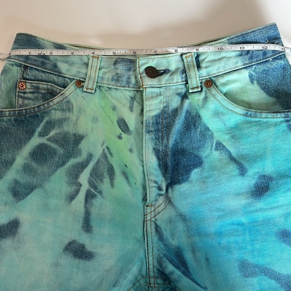 Levi’s - vintage tie dye cheeky shorts, higher rise - Picture 4 of 6